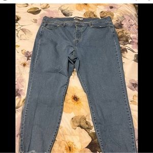 Levi’s Wedgie Jeans 24